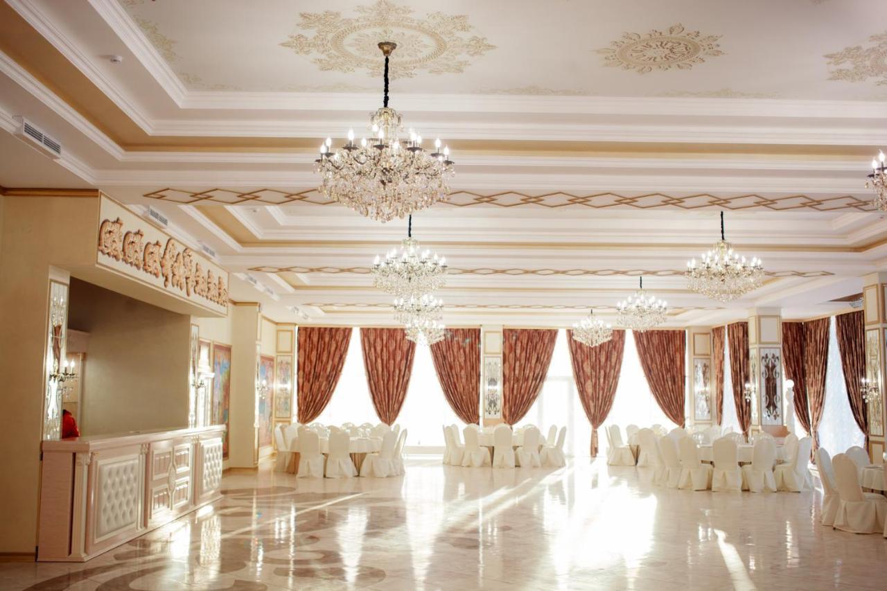 Hôtel "Palazzo" à Kostanay Extérieur photo